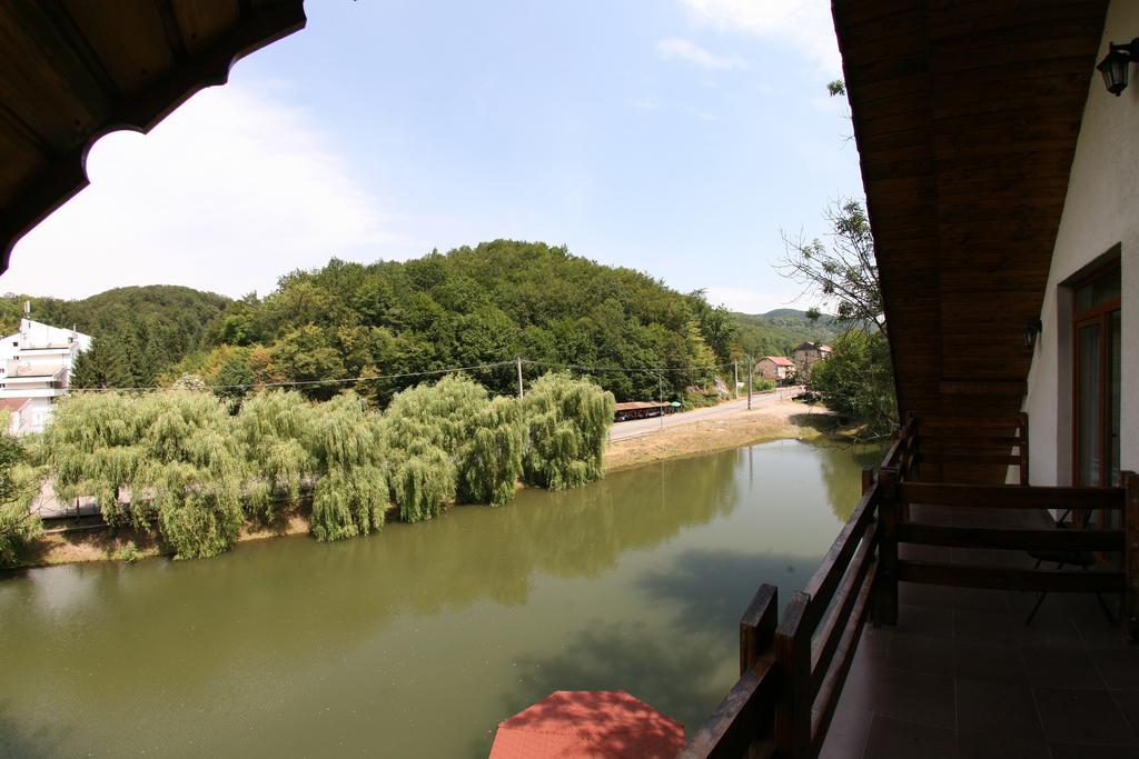 Guest House Lacul Linistit Moneasa Quarto foto